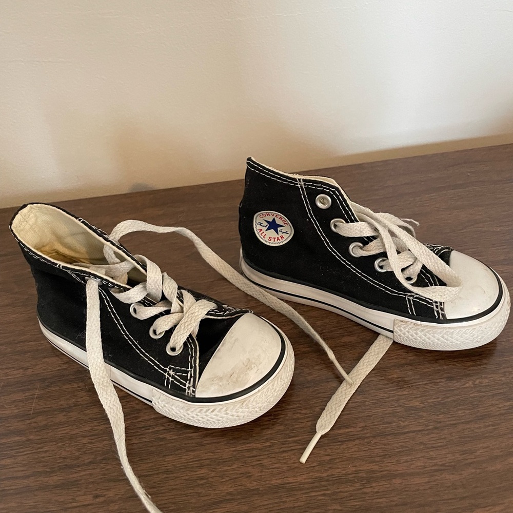 Converse Black High-Top Sneakers with Rubber Toe Cap and Classic Design